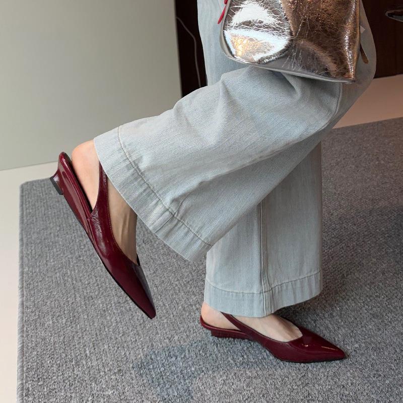 Be careful with the slope heel, simple temperament, fashionable commuting, pointed head and thin flat heel single shoes, sandals women