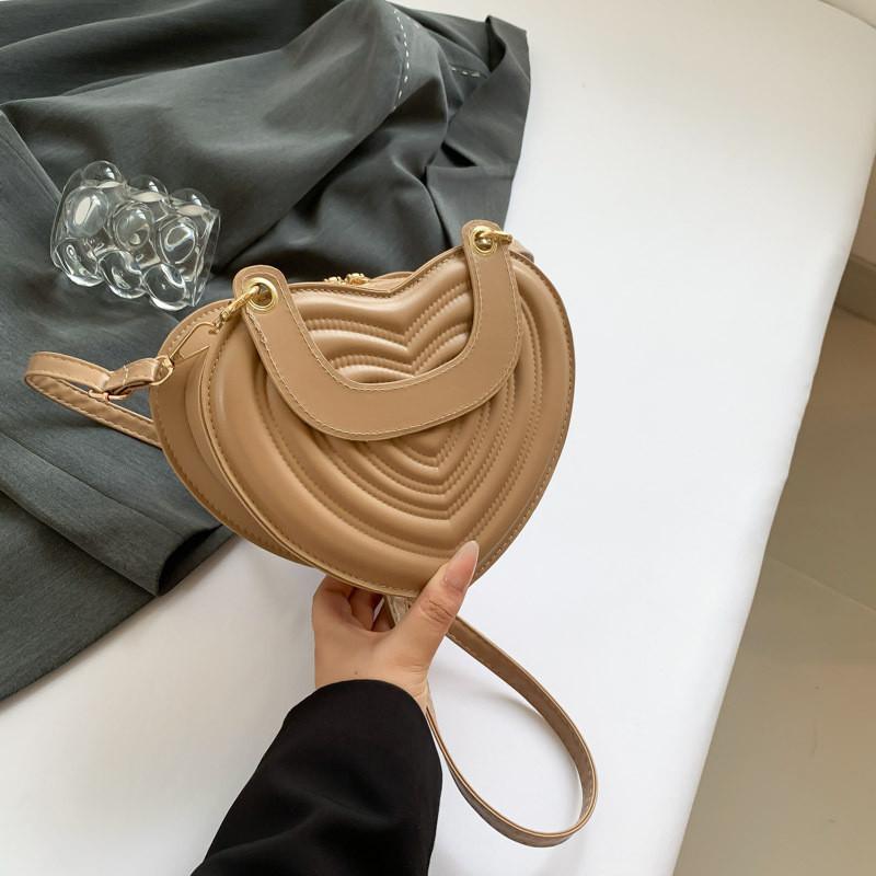 Fashionable Medium Sized Heart Bag With Zipper Closure Soft Pu Leather Shoulder Bag For Everyday Use