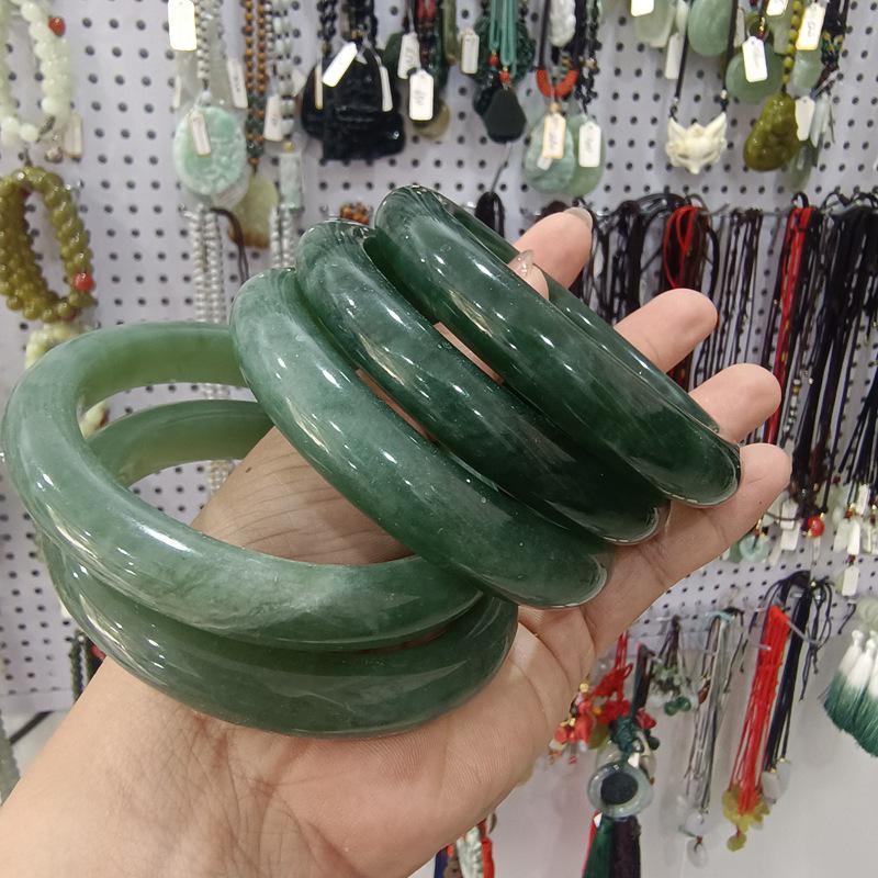 TXY55 Flawed Special Street Stall Natural Jade Bitter Tea Green Ice Transparent Whitening Jade. 60-61