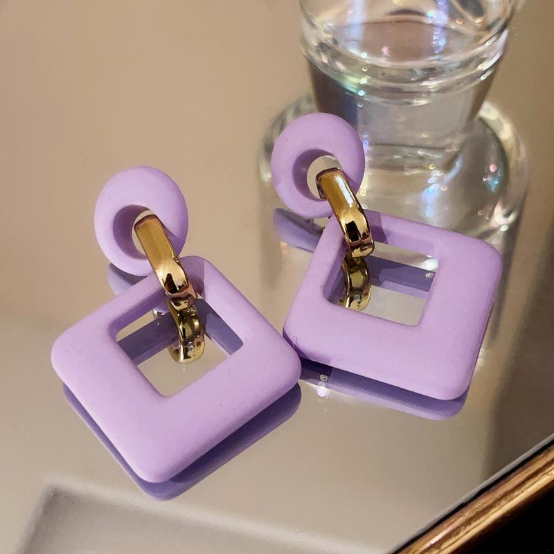 Fioletowe Kolczyki Sztyfty z Kwiatem w Kształcie Serca: Modny, Wysokiej klasy i Świeży na Lato.