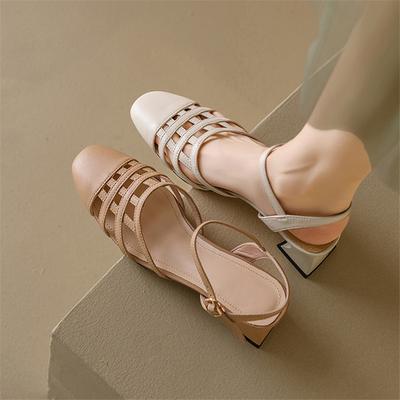 Mode Neue Sommer Sandale Zehenbedeckte Sandalen für Damen Echte Leder Sandalen Mode Ausgehöhlt Runde Zehe Klobige Absätze Damenschuhe