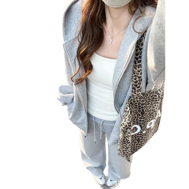 Women's White Low-Neck Plush Base Layer Top - 2026 Spring Collection, Spicy Style, Exposed Collarbone, Integrated Warmth