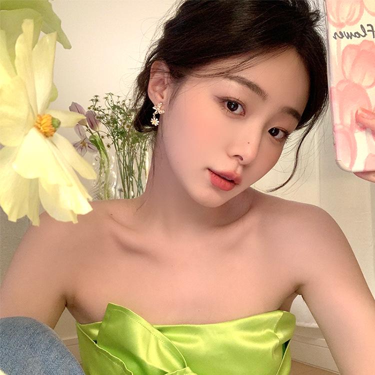 

Korean Asymmetrical Zou Ju Butterfly Earrings: Unique Summer Fashion for Women