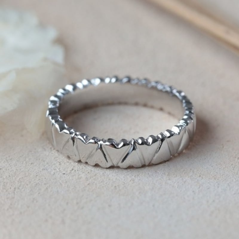 BELLOOGGI Heart Texture Band Ring