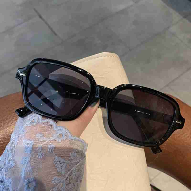 

New Vintage Square Sunglasses Woman Mirror Retro Rivet Yellow Sun Glasses Female Brand Designer Fashion Uv400 As shown in the figu