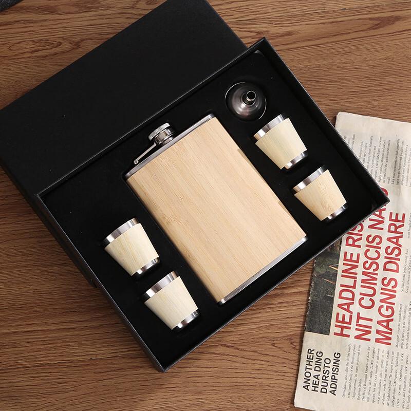 

Vintage Wooden Outdoor Flask Gift Set