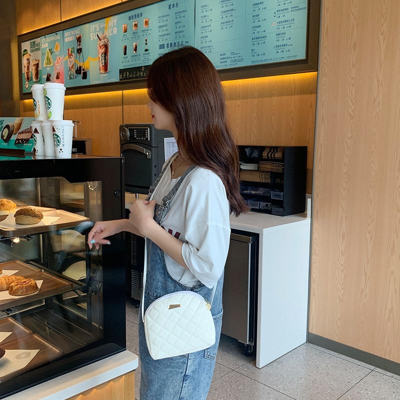 Embroidered Diamond One Shoulder Crossbody Women's Bag Trendy Fashion Saddle Bag One Piece