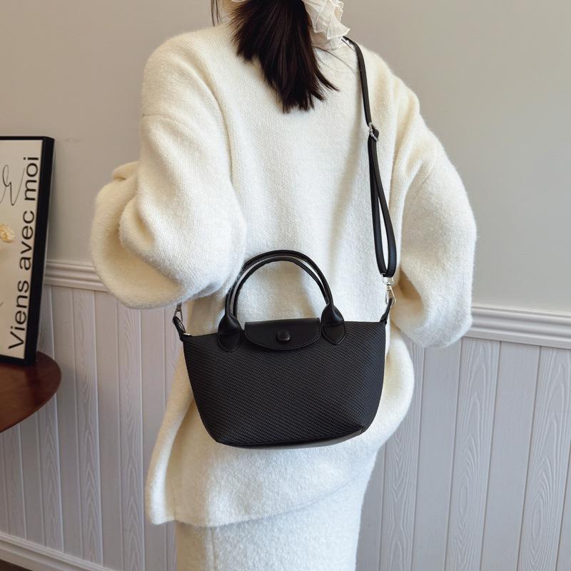 Fashion retro dumpling bag women's 2025 new simple texture shoulder bag versatile messenger bag mobile phone bag