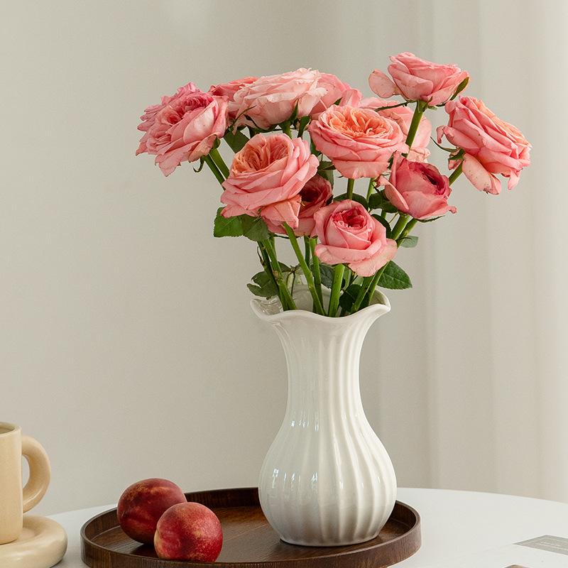 Nordic White Ceramic Vase for Fresh or Dried Flowers – Creative Tabletop Decor for Living Room