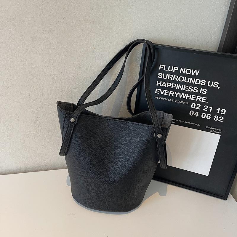 Fashionable Large Capacity Portable Commuter Bag Women's 2025 Summer New Bucket Bag High-end One-shoulder Underarm Bag