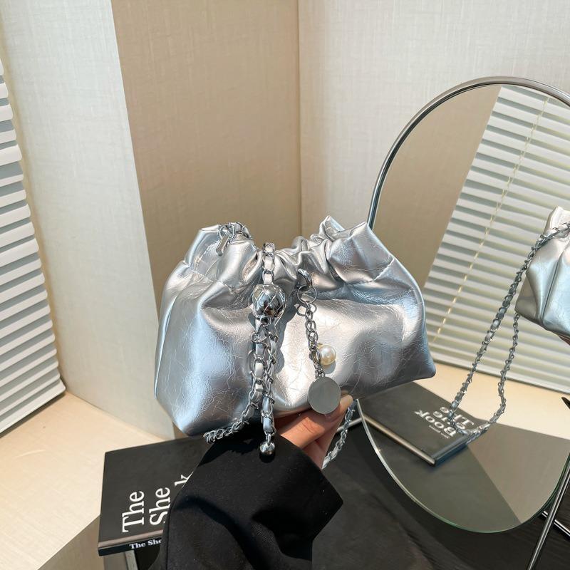 

Новая сумка женская нишевая легкая роскошная плиссированная сумка-облако на цепочке сумка-мессенджер модная универсальная сумка на плечо серебряный