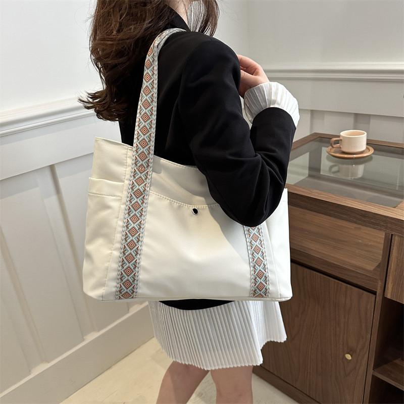 Stylish Large Capacity Tote Bag For Work And Commuting Featuring Trendy Wide Strap Design