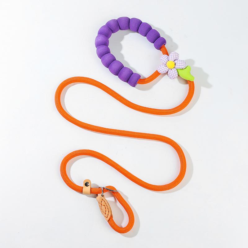 

Собака гуляет на поводке выгул собаки собачья цепь поводок товары для питомцев 6mm*1.5m