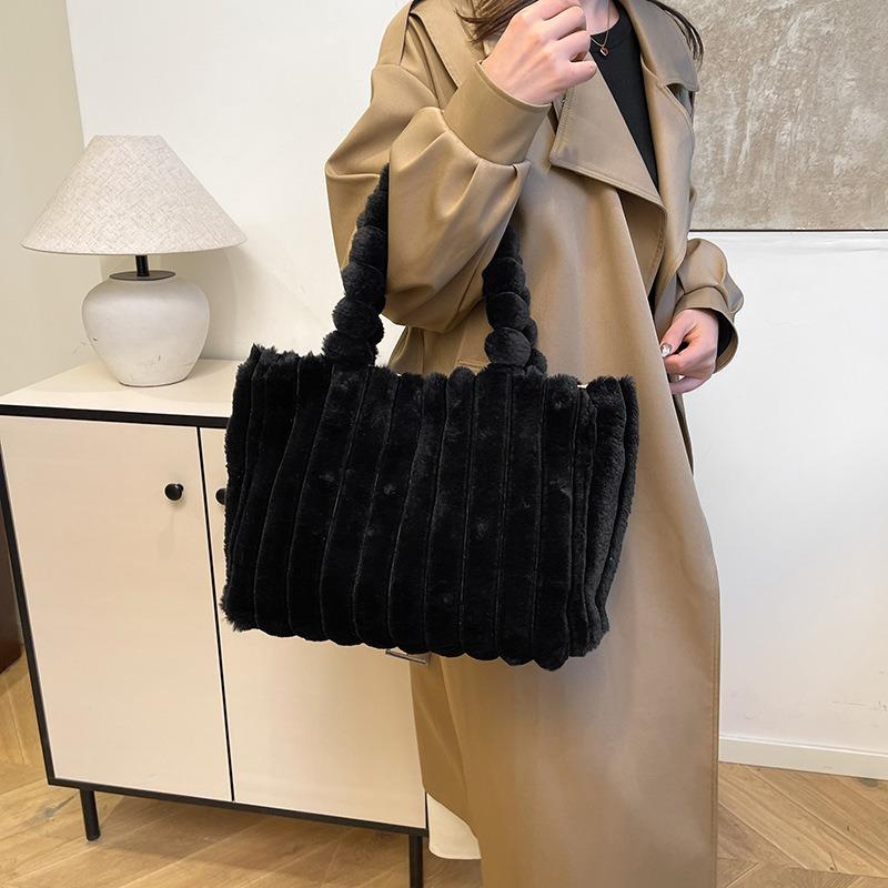 New Fashionable Solid Color Simple Casual Plush Portable Shoulder Underarm Bag Beautiful Fluffy Portable Handbag