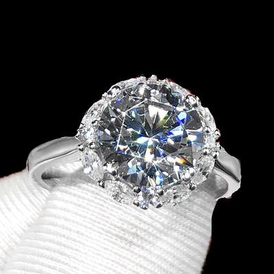 The Queen of Douyin: 5-Carat Moissanite High Carbon Diamond Luxury Ring