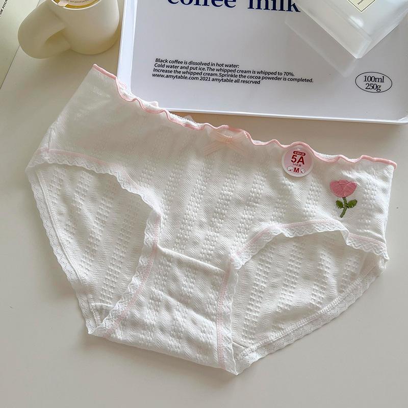 Rural Style Girl Panties with Antibacterial and Breathable Features Featuring A Waist and Hips and A Cute Student Triangle Women’s Panties