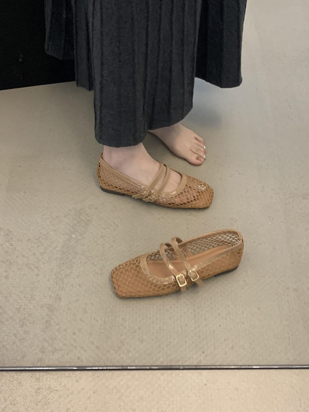 

Literature and art with skirt square head hollow single shoes women s commuting retro evening evening breeze flat-soled grandma shoes 40