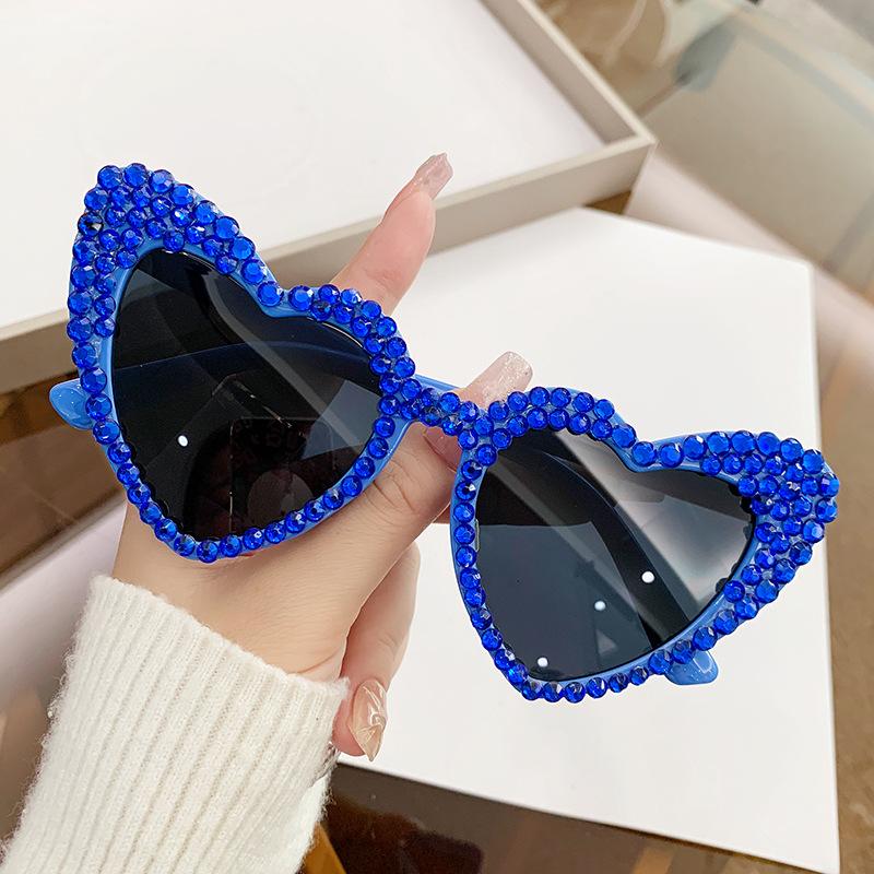 Women Pink Diamond Frame Heart Shape Sunglasses UV400 Light Luxury Brand Sun Glasses for Ladies Wedding Party Fashion Eyewear