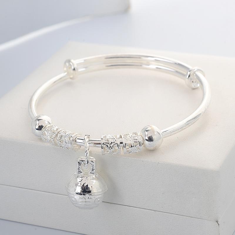 European and American Fashion Carved Flower Bell Bracelets