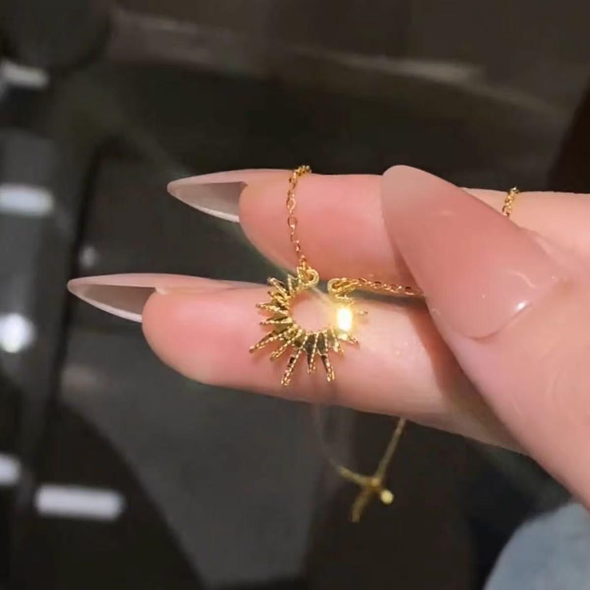 

Sunflower Pendant Necklace - European & American Style, Versatile Clavicle Chain for Women
