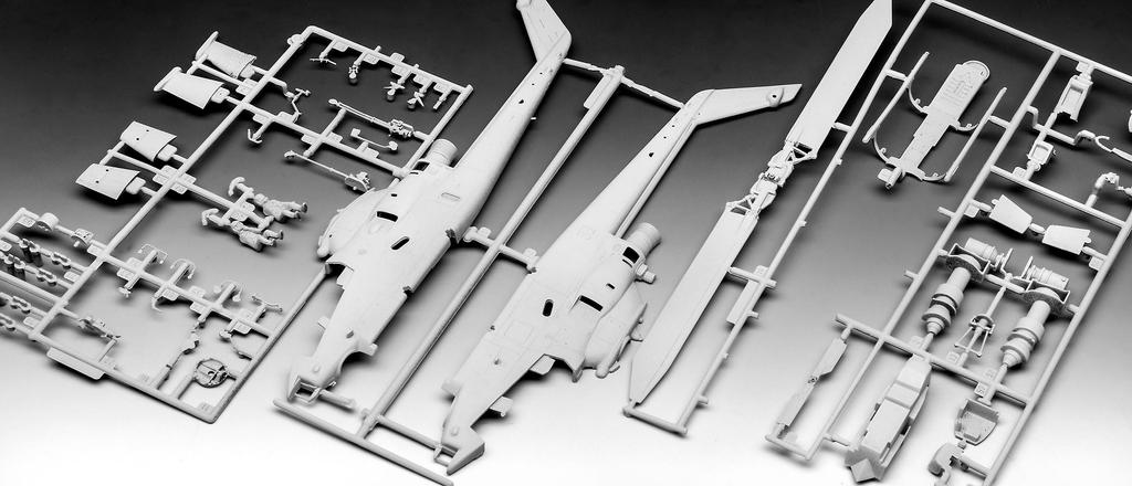 Revell Geschenkset 05640 Flying Bulls 25. Jubiläum Maßstab Unmontierter Plastikmodellbausatz mit Zubehör AH-1F Cobra 148
