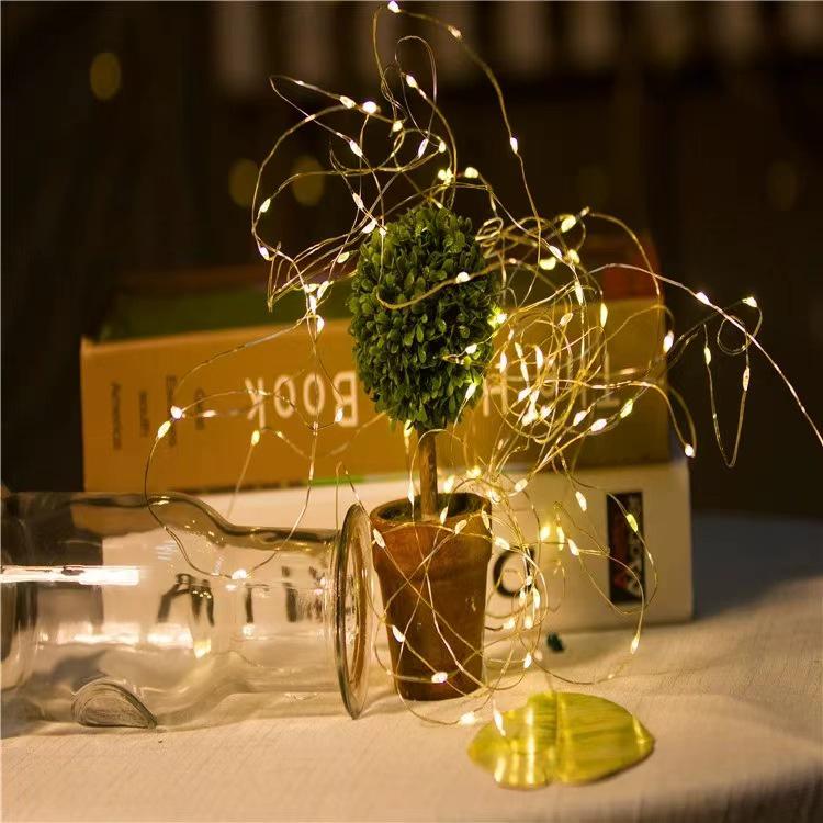 Ghirlandă Luminoasă Impermeabilă cu 8 Funcții cu Telecomandă – Lumini Decorative LED cu Fir de Cupru Alimentate cu Baterii