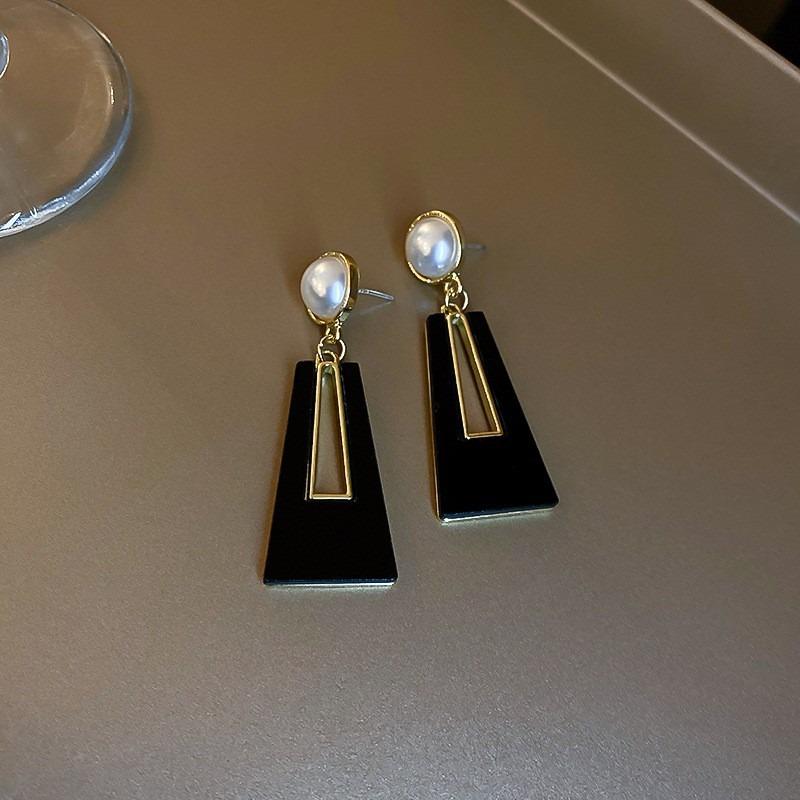 Silver Needle Black Crystal Geometric Stud Earrings Niche Versatile Earrings Temperament Light Luxury Premium Earrings