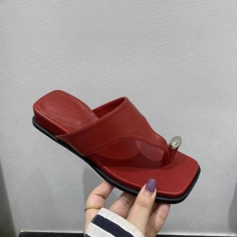 Fashion Women's Flat Sandals Slippers Clip Toes Casual On Beach Shoes 2025 Summer Outside Women's Wedge Metal Decorative Slippers