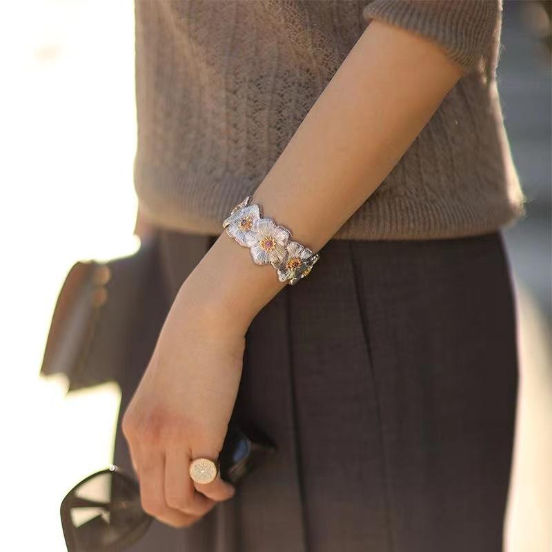 JMXD-High-end Silver Cherry Blossom Element Niche Design Bracelet, Fashionable Women's Plant Flower Wristband