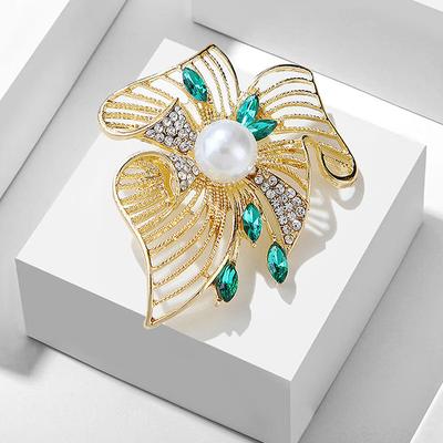 Vintage Hollow Leaf Pearl Brooches For Women Clothing Coat Party Accessories Gifts