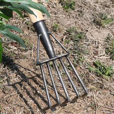 Stahl Unkrautharke Abnehmbarer Gartenhandjäter Hochleistungs-Unkrautharke zum Auflockern des Bodens Rechen Gemüsefeld