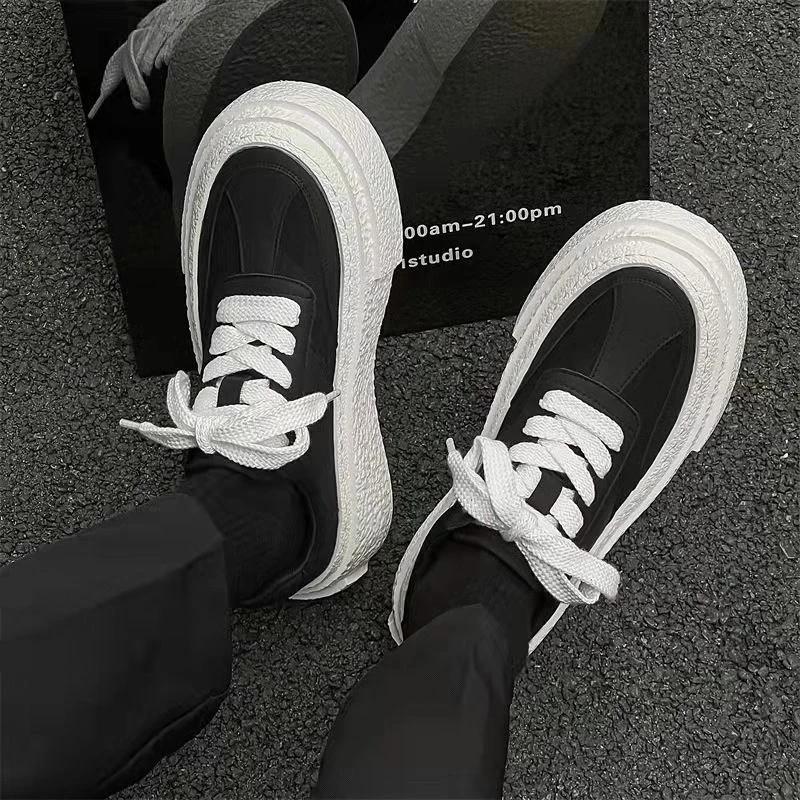 Sneakers Chunky Black Non Slip Round Toe Casual Shoes for Men With Laces Designer Luxury Without Leather Retro Hiking Man Shoe