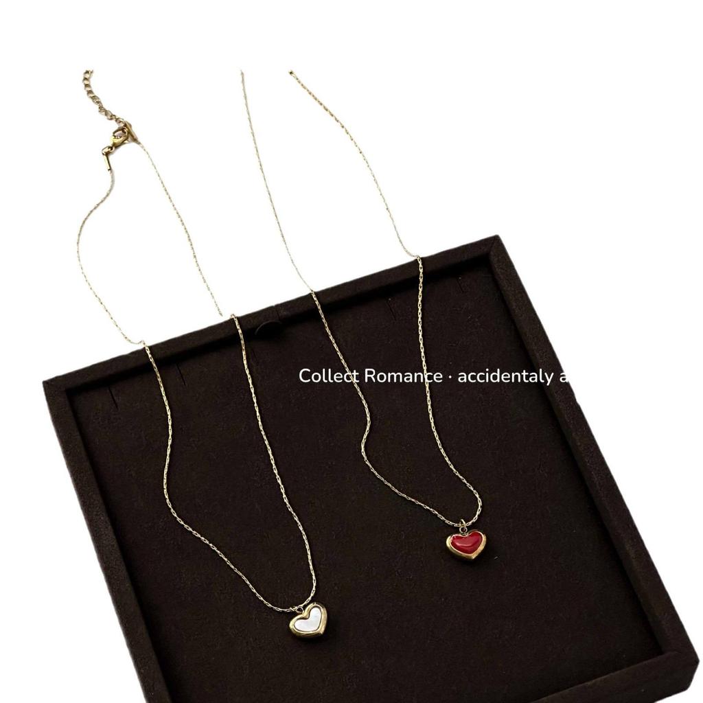 Rote Liebesanhänger-Halskette: Doppelseitiges Herz, Titanstahl, Hohe Farberhaltung, Japanisches & Koreanisches Design