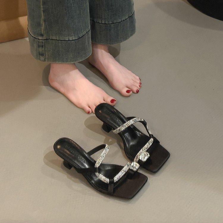 

Босоножки на высоком каблуке женские на тонком каблуке со стразами черные 2025 новые европейские и американские летние темпераментные светские высокие каблуки 35