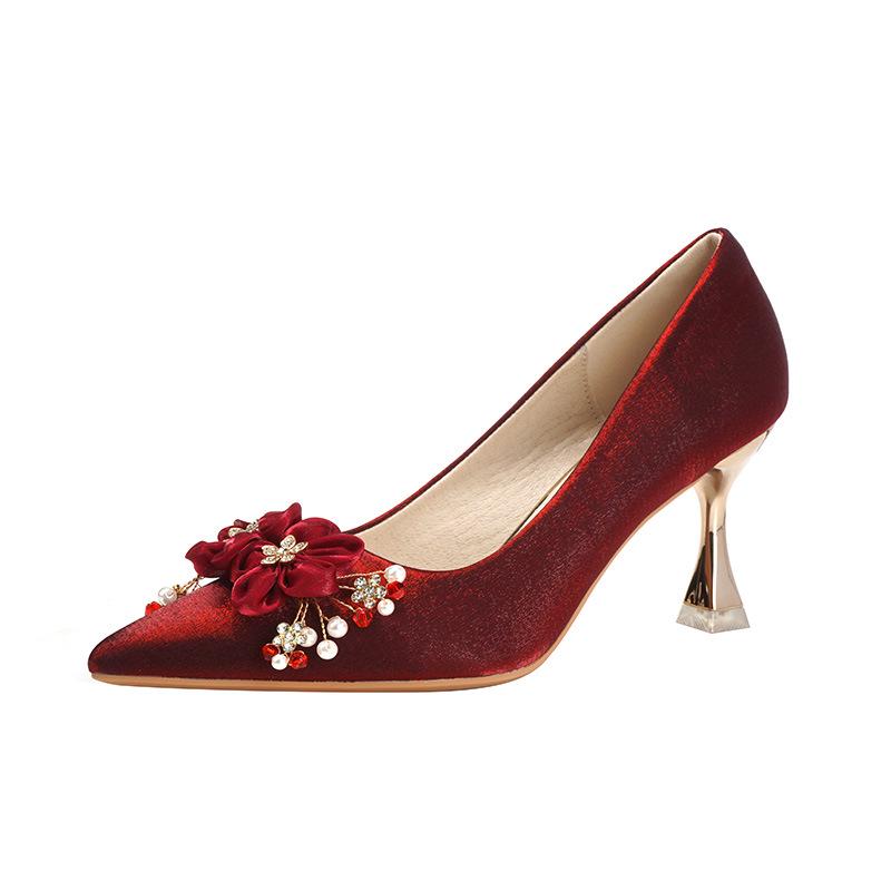 2025 Μεταξωτά Φλοράλ Στιλέτο Νυφικά Παπούτσια: Γόβες Γάμου με Μυτερή Μύτη για Νύφες