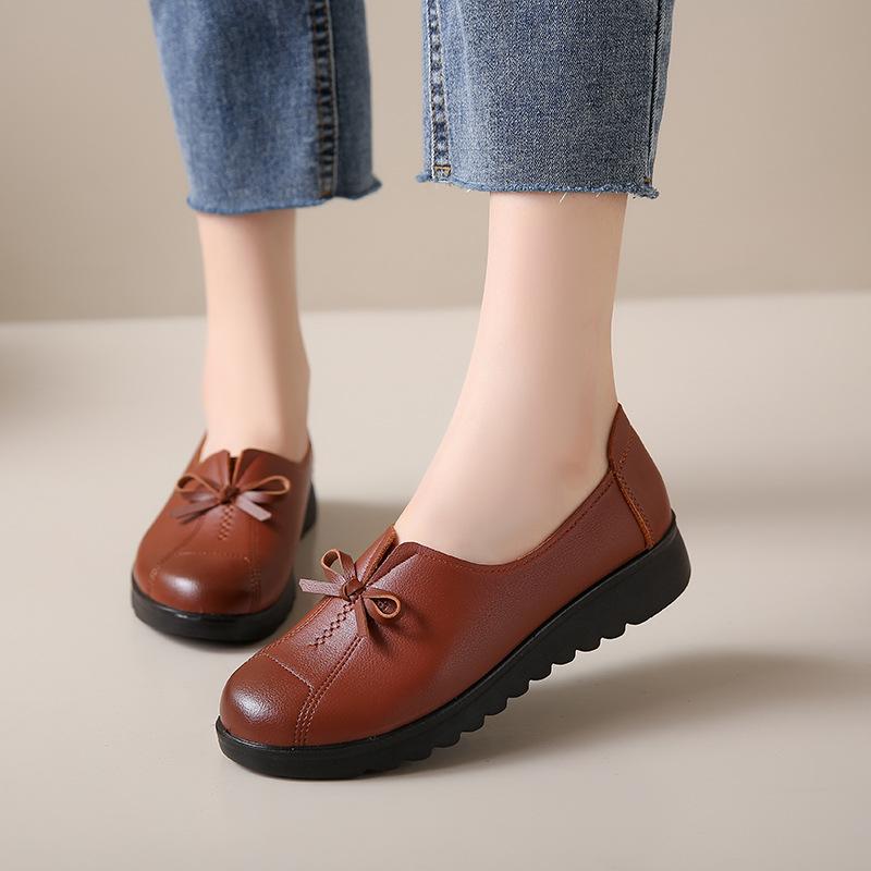 

Mom shoes spring and summer new leather shoes soft sole soft surface non-slip middle-aged and elderly women s single shoes comfortable work e 41