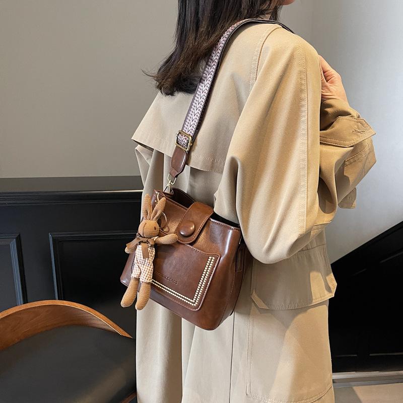 Niche design bag women pu new popular small square bag messenger bag retro versatile portable bucket bag