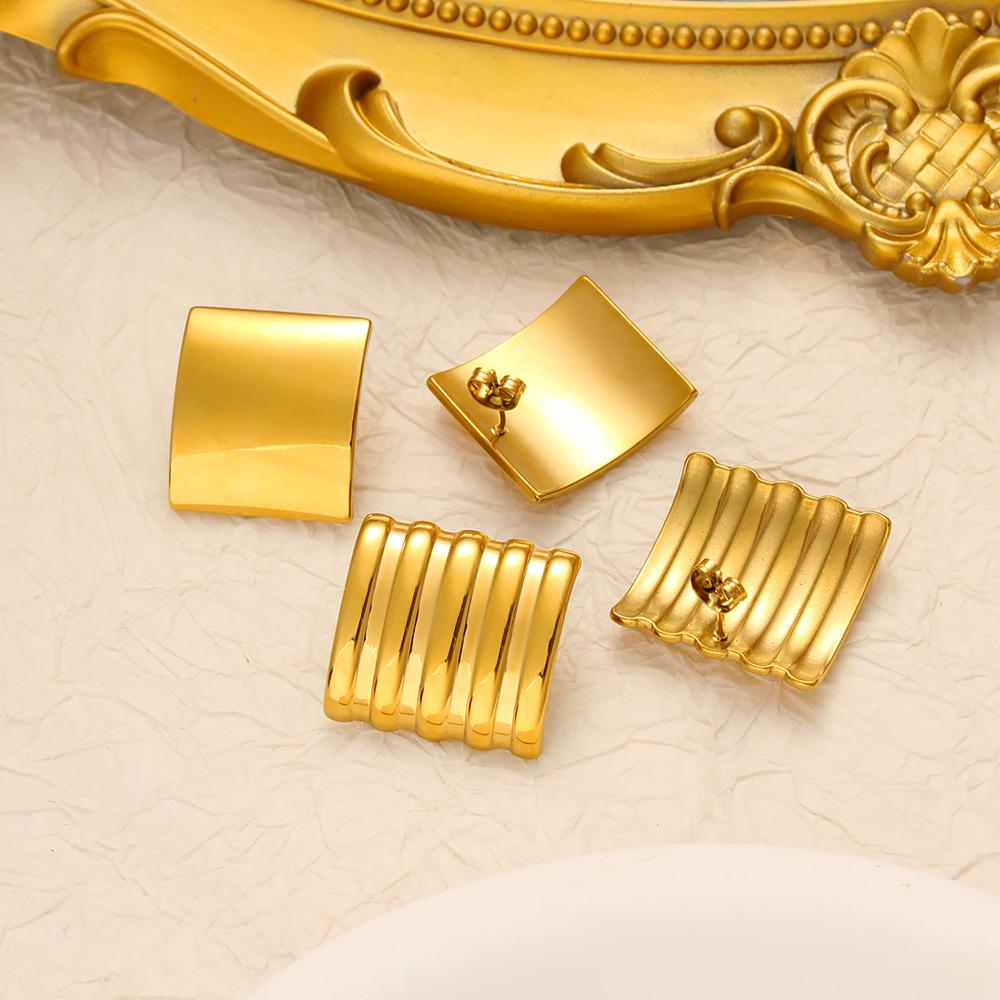 Meishiduo 18K Gold Stainless Steel Ribbed Square Stud Earrings