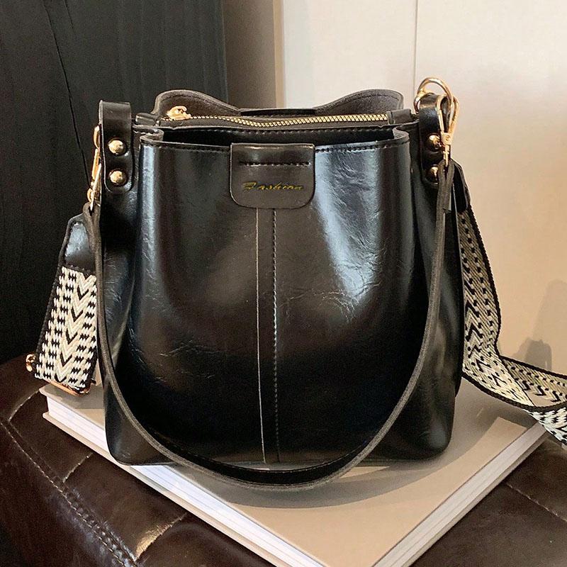 Exquisite Women's Bucket Bag, Fashiable and Avant-garde Solid Color Shoulder Bag Crossbody Bag, Retro and Niche Design, Suitab