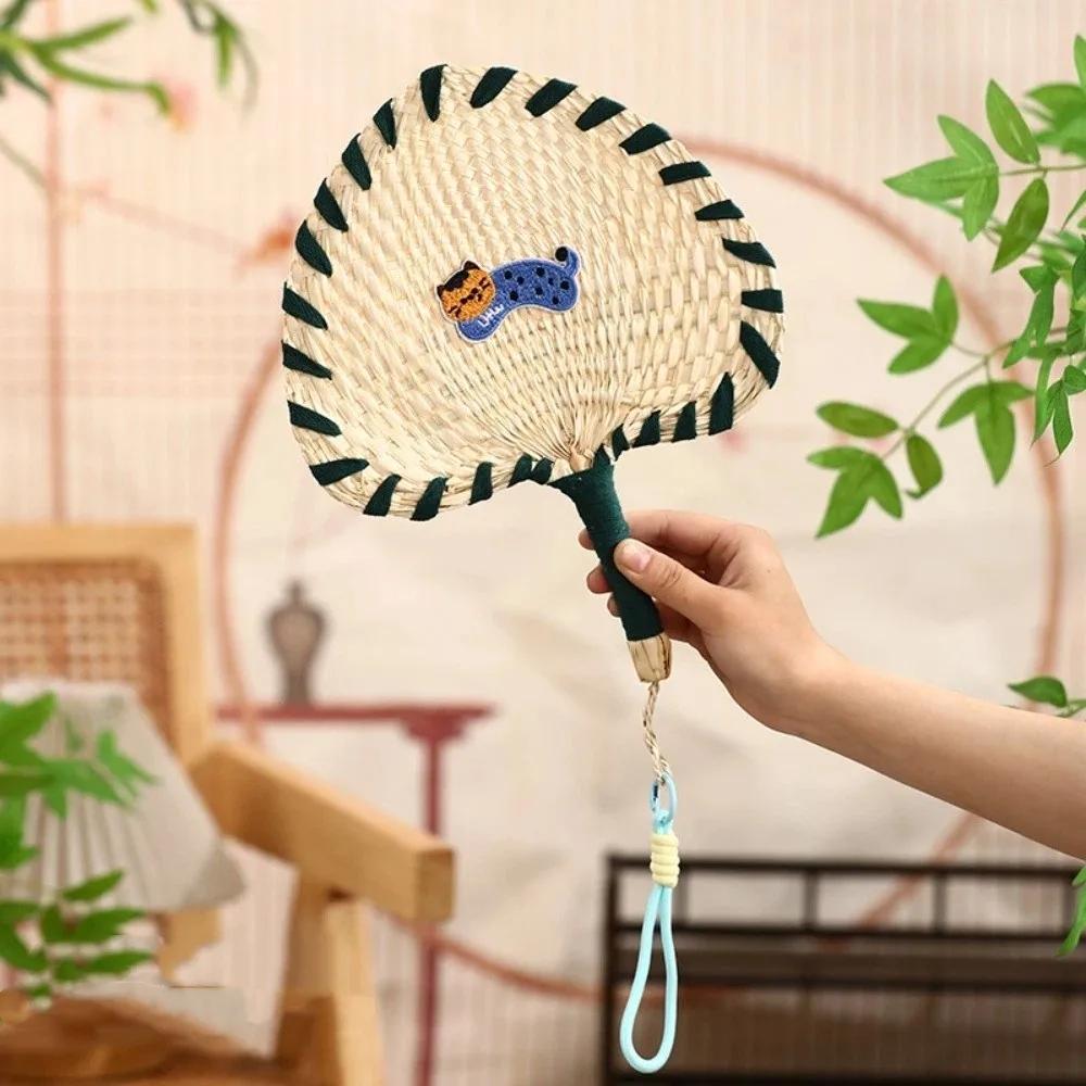 Handheld Fan Animal Pattern Cute Handmade Straw Woven Fan Cartoon Embroidered Patches Hanging Decorative Fan Photography
