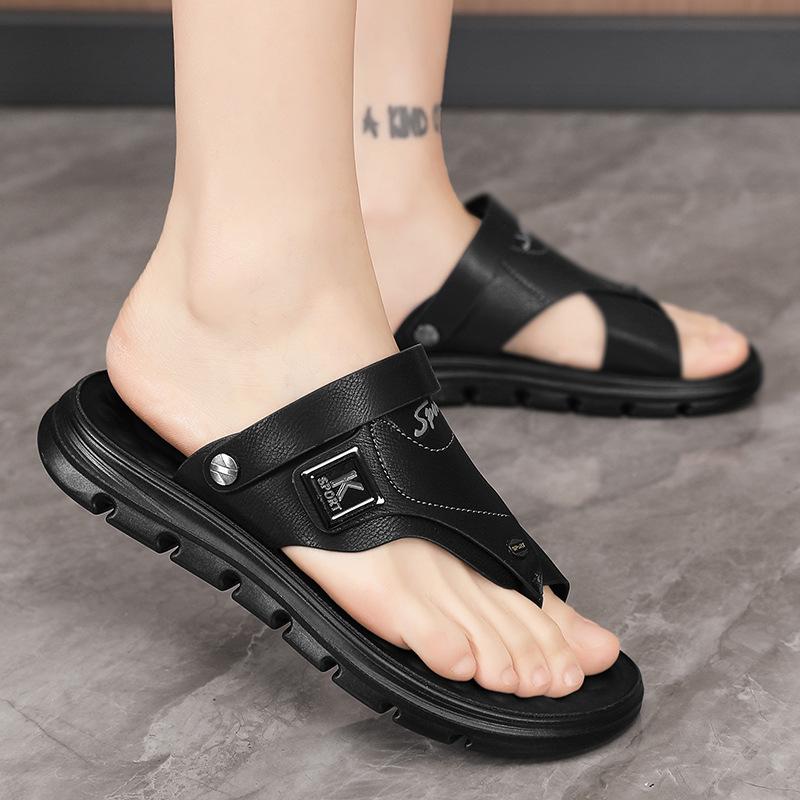 Flip-flops men's 2025 summer new casual versatile in the elderly outdoor beach wading sports cool slippers