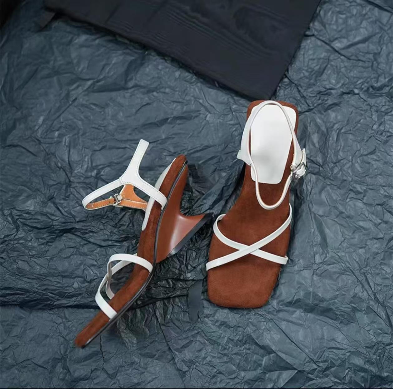 

Женские босоножки на танкетке, летняя новая французская ретро-модель 2025 года, туфли на высоком каблуке с ремешком, римские сандалии, в которых не устают ноги 40