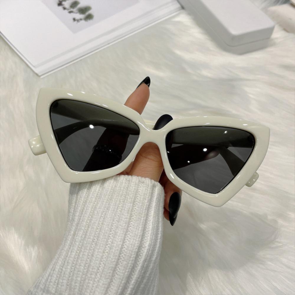 Olhos de gato elegantes e resistentes a UV, óculos de sol pequenos para melhorar o rosto, óculos de sol femininos de última geração