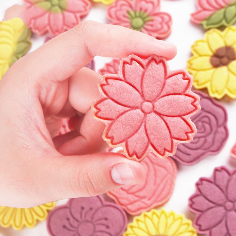 8pcs Flower Biscuit Mold Chrysanthemum Plum Blossom Cartoon Cake Sugar Flipping 3D Cookie Cake Baking Tools Party Supply