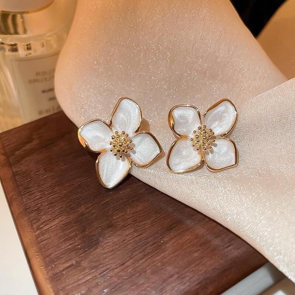 French Light Luxury High-end Drip Glaze Flower Stud Earrings Niche Design Unique Earrings Simple Face Earrings