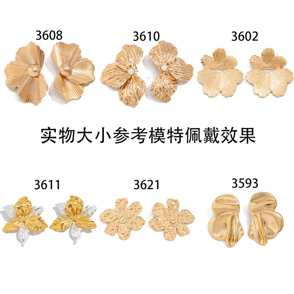 Boucles d'oreilles Puce Fleur Plissée en Métal Style Mode Conception Trois-Dimensionnelle Pétale Boucles d'Oreilles