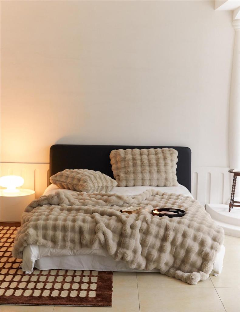 Double-Sided Thickened Faux Rex Rabbit Fur Blanket - Warm Bubble Fleece Throw for Office or Sofa