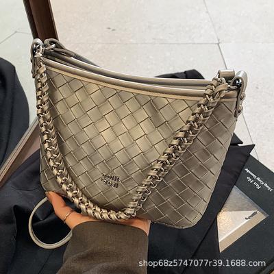 This Year's Popular Bag Women's 2025 New Fashion Texture Shoulder Bag Simple Foreign Style Chain Crossbody Bucket Bag