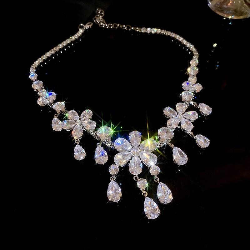 "High-End Luxury Drop Necklace and Earrings Set - European and American Niche Versatile Jewelry"