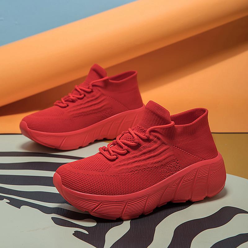 New casual single shoes large size soft sole breathable sports breathable shoes medium and low top socks shoes
